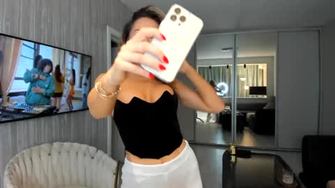 FinestChantilly online show from October 25, 4:29 pm