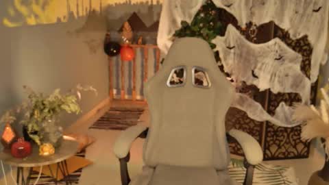 fiora online show from October 18, 12:31 pm