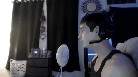 fitboi321 online show from April 18, 4:58 am