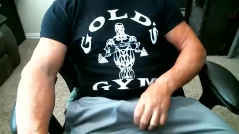 fitguy40 online show from October 22, 6:53 pm