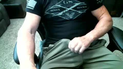 fitguy40 online show from October 15, 6:53 pm