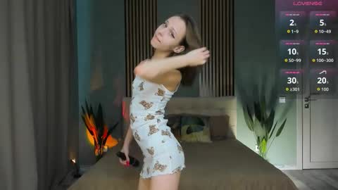 im Linda please give me thumbs up online show from October 30, 3:07 am