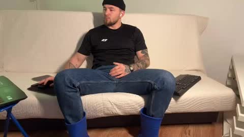 Flamefury18 online show from April 19, 6:03 am