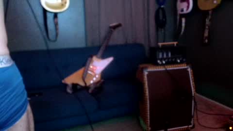 Flannel Dong online show from October 19, 5:23 am