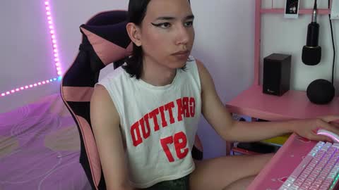 Snapshot of flaream_angel chatting on December 8, 12:08 pm Alexa online show from December 8, 12:08 pm