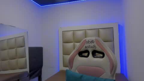 flora_js_ online show from April 22, 2:52 am