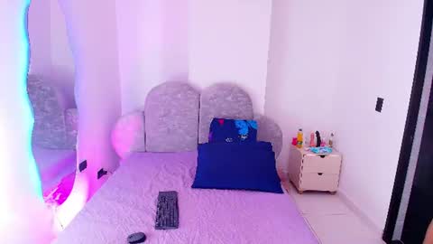 Flordecayena  online show from June 10, 3:06 am