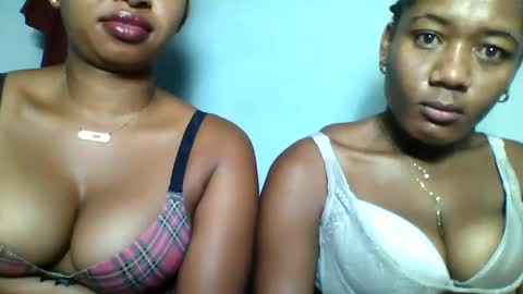 Snapshot of florencia011 chatting on February 26, 12:30 am florencia011 online show from February 26, 12:30 am