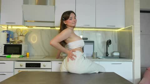 Snapshot of floret_joy chatting on February 26, 1:54 pm ALICE online show from February 26, 1:54 pm