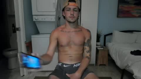 Snapshot of floridafratbro chatting on October 14, 1:41 am JJ online show from October 14, 1:41 am
