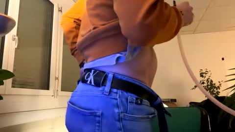 Flowa01 online show from December 3, 8:33 pm