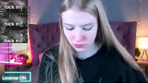 Snapshot of fluffy_ice chatting on October 11, 9:51 pm Mia online show from October 11, 9:51 pm