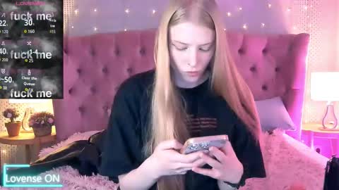Snapshot of fluffy_ice chatting on September 20, 10:35 pm Mia online show from September 20, 10:35 pm
