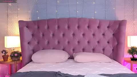 Snapshot of fluffy_ice chatting on October 6, 9:10 pm Mia online show from October 6, 9:10 pm