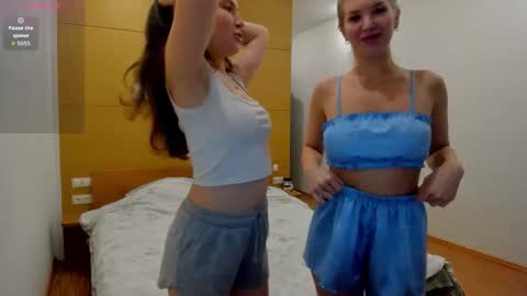 Snapshot of flurry_cute chatting on September 18, 5:28 pm Flurry and Chloe online show from September 18, 5:28 pm