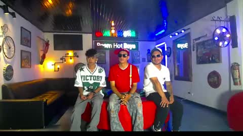 flyckers online show from April 15, 9:04 pm