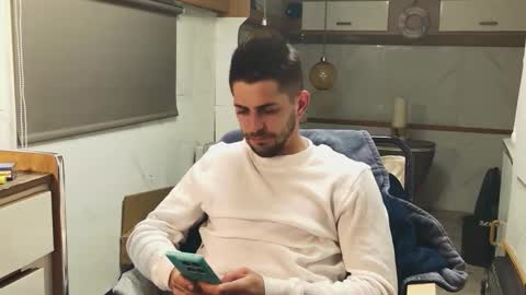 independent model online show from April 4, 6:59 pm