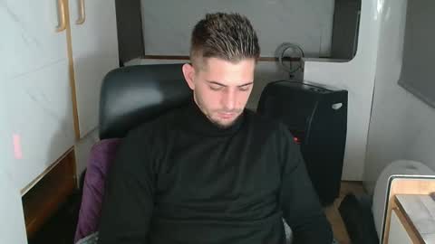 independent model online show from October 28, 6:42 pm