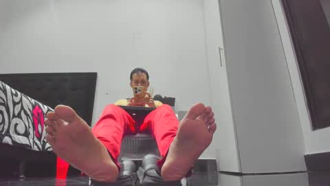 foot_master777 online show from March 11, 12:44 am