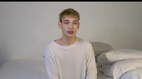 forever_eren online show from February 8, 11:30 pm