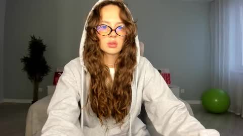 Snapshot of fox_beauty chatting on September 15, 12:34 am Kira online show from September 15, 12:34 am