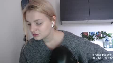 i am your baby Alien  online show from October 23, 8:16 am