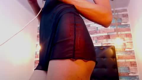 Ella online show from December 14, 6:52 pm