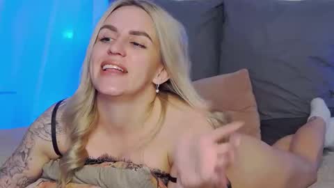 Foxy Kimmi online show from April 10, 7:24 am