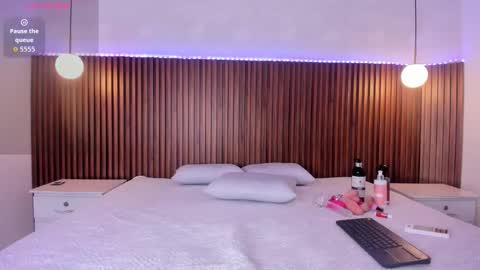 foxy_kylie online show from March 4, 8:50 pm