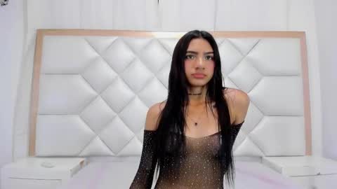 Snapshot of foxyhillx chatting on October 28, 9:38 pm foxyhillx online show from October 28, 9:38 pm