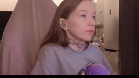 fran_bow online show from February 12, 9:46 am