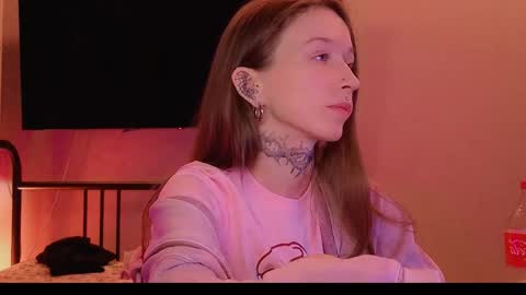 fran_bow online show from April 15, 7:58 pm