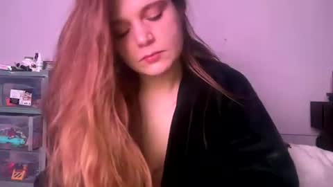 francescafey online show from November 25, 6:34 am