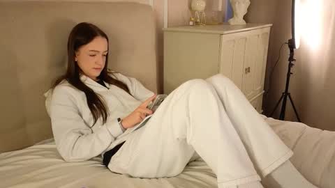 Marybrown eye Katy gray eye online show from February 12, 7:45 am