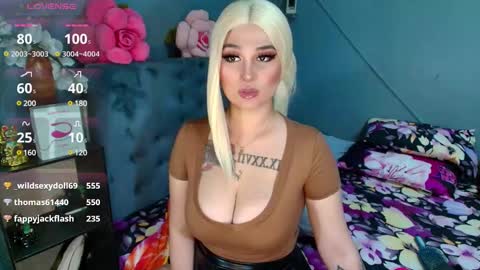Snapshot of francine_lover chatting on February 20, 1:25 am Ms Francine online show from February 20, 1:25 am