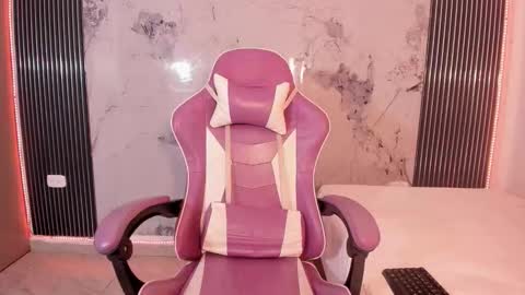 Laura online show from February 27, 8:34 pm