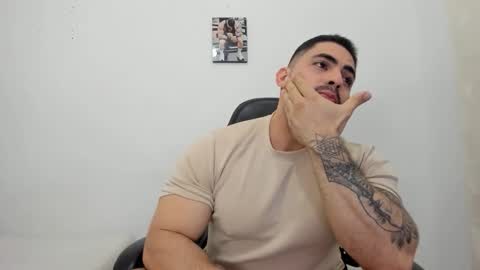 frank_foxx1 online show from February 16, 4:32 am