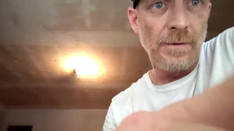 Famous Blue Eyes online show from May 17, 11:14 pm