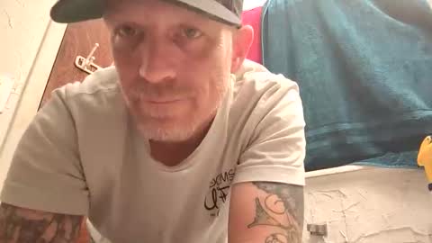 Famous Blue Eyes online show from May 13, 7:40 am