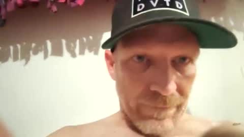 Famous Blue Eyes online show from May 16, 1:35 am