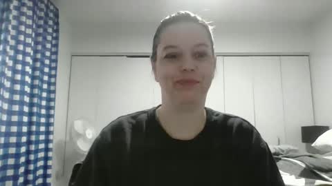 freckles232399 online show from April 4, 4:03 pm