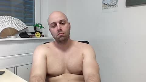 Snapshot of freddow chatting on December 6, 2:55 pm freddow online show from December 6, 2:55 pm