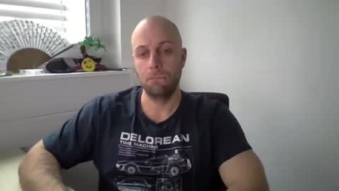 Snapshot of freddow chatting on February 6, 10:25 am freddow online show from February 6, 10:25 am
