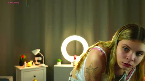 Hey im Olivia im glat to see you in mu room3 online show from April 15, 4:10 pm