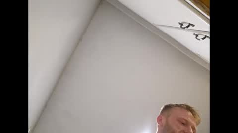 freefallin2222 online show from March 4, 7:38 am