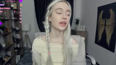 Freya online show from February 9, 7:49 pm