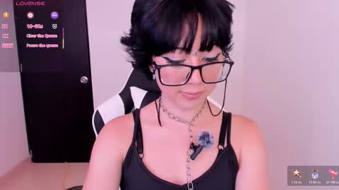 frida_lassi_ online show from January 10, 9:20 pm