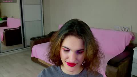Snapshot of fridacure chatting on January 4, 10:34 pm Frida online show from January 4, 10:34 pm