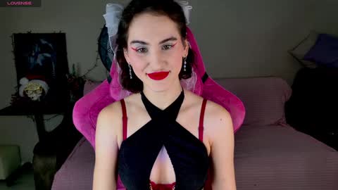 Snapshot of fridacure chatting on December 18, 5:26 am Frida online show from December 18, 5:26 am