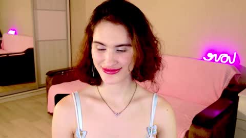 Snapshot of fridacure chatting on January 25, 2:04 am Frida online show from January 25, 2:04 am